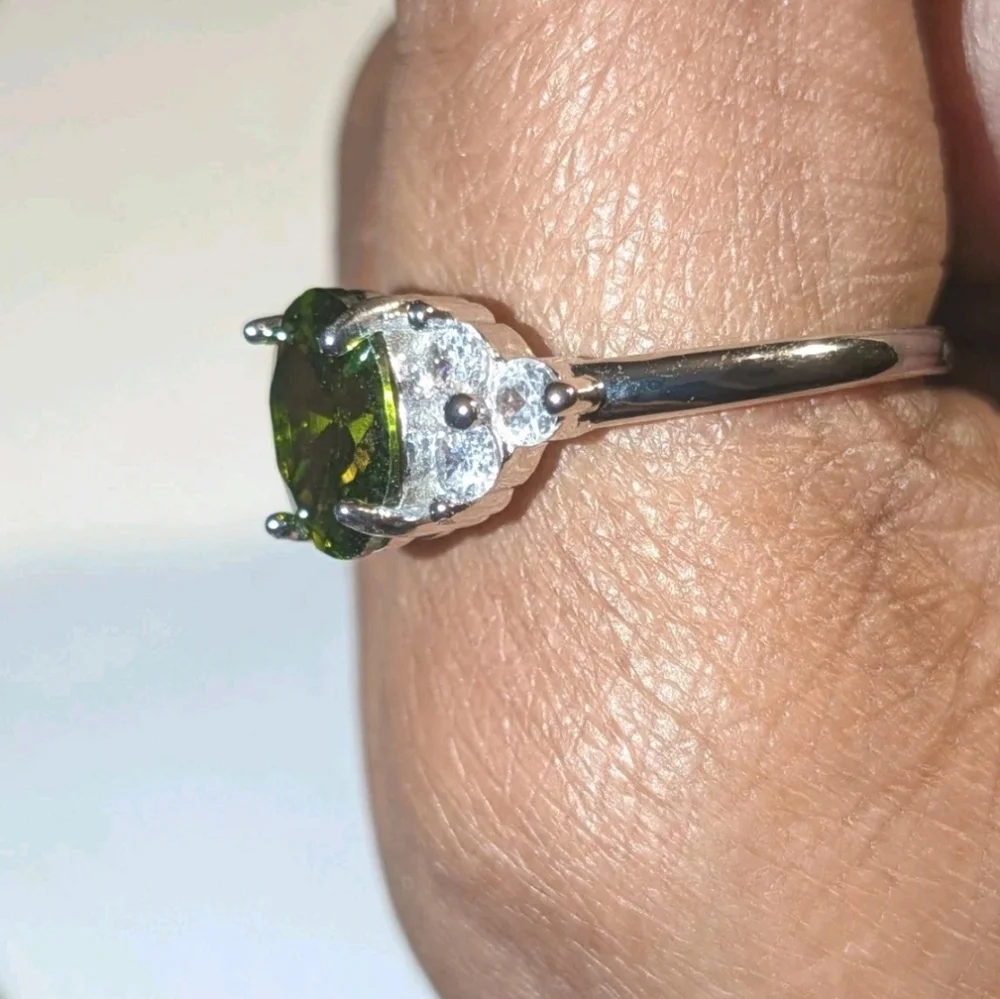 925 Dazzling 8 Ct Brilliant Cut olive green Gem Stone Engagement Ring Sz 10